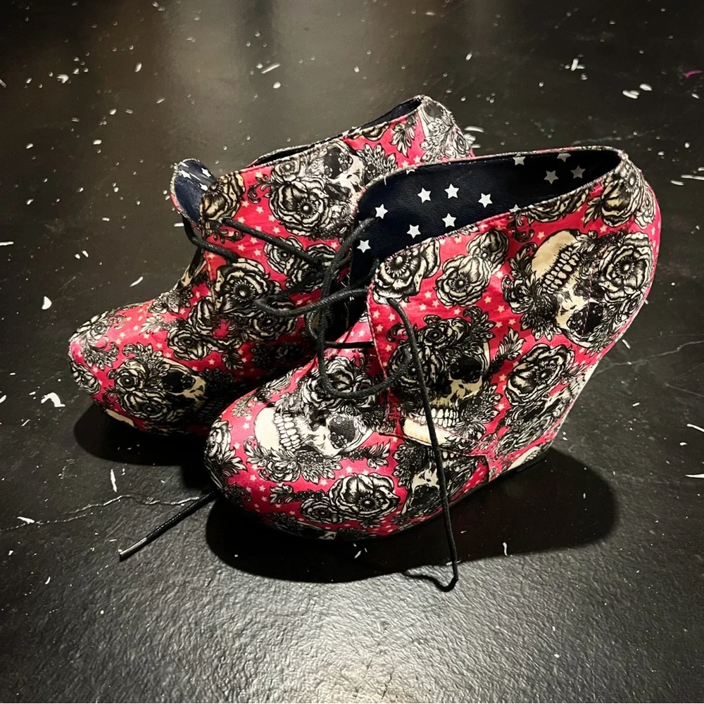 Iron Fist Laced Wedges Skull & Roses Shoes - Picture 1 of 4